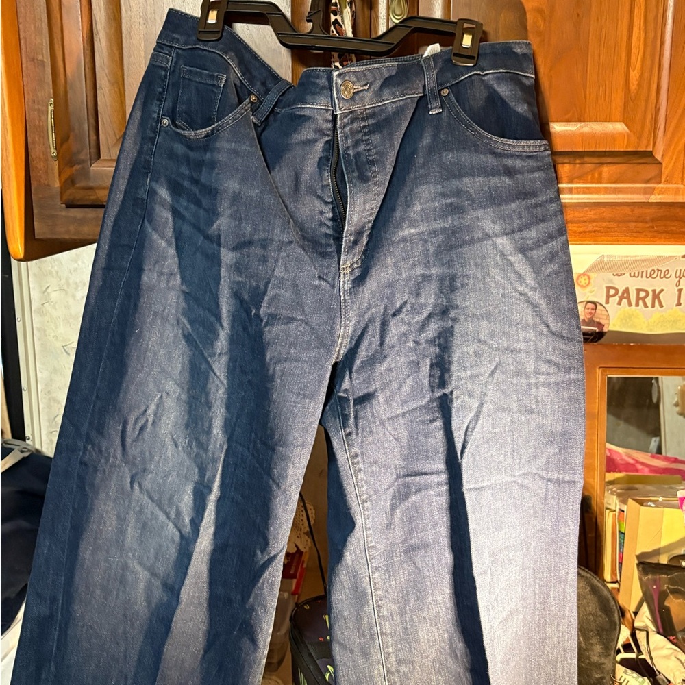 Chico's Relaxed Fit Blue Jeans like new